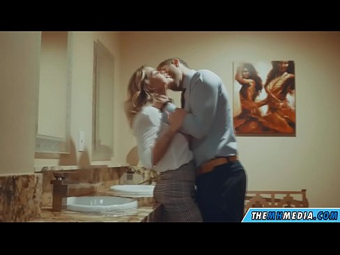 ❤️ کله چې یو ښکلی سپین رنګ تاسو په عامه تشناب کې جذبوي ️❌  ❤
